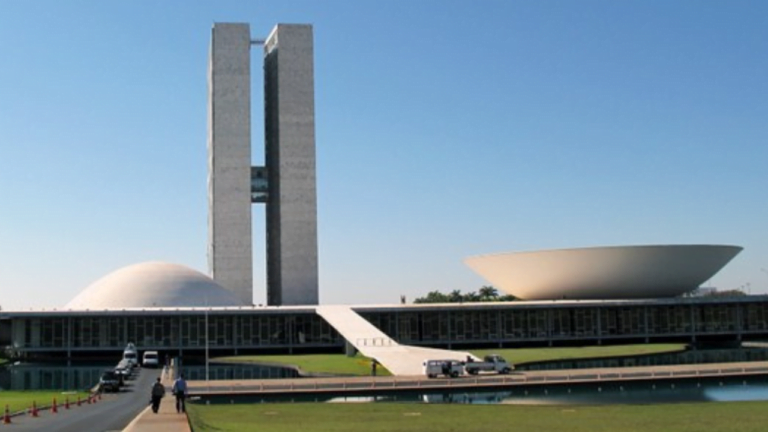Congresso pede ao STF a suspensão de decisões de Dino sobre emendas
