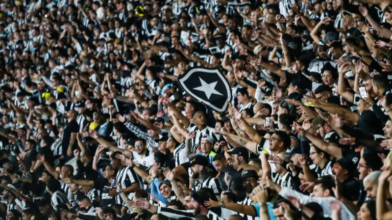 Botafogo vai banir torcedor que fez gestos racistas contra Palmeiras